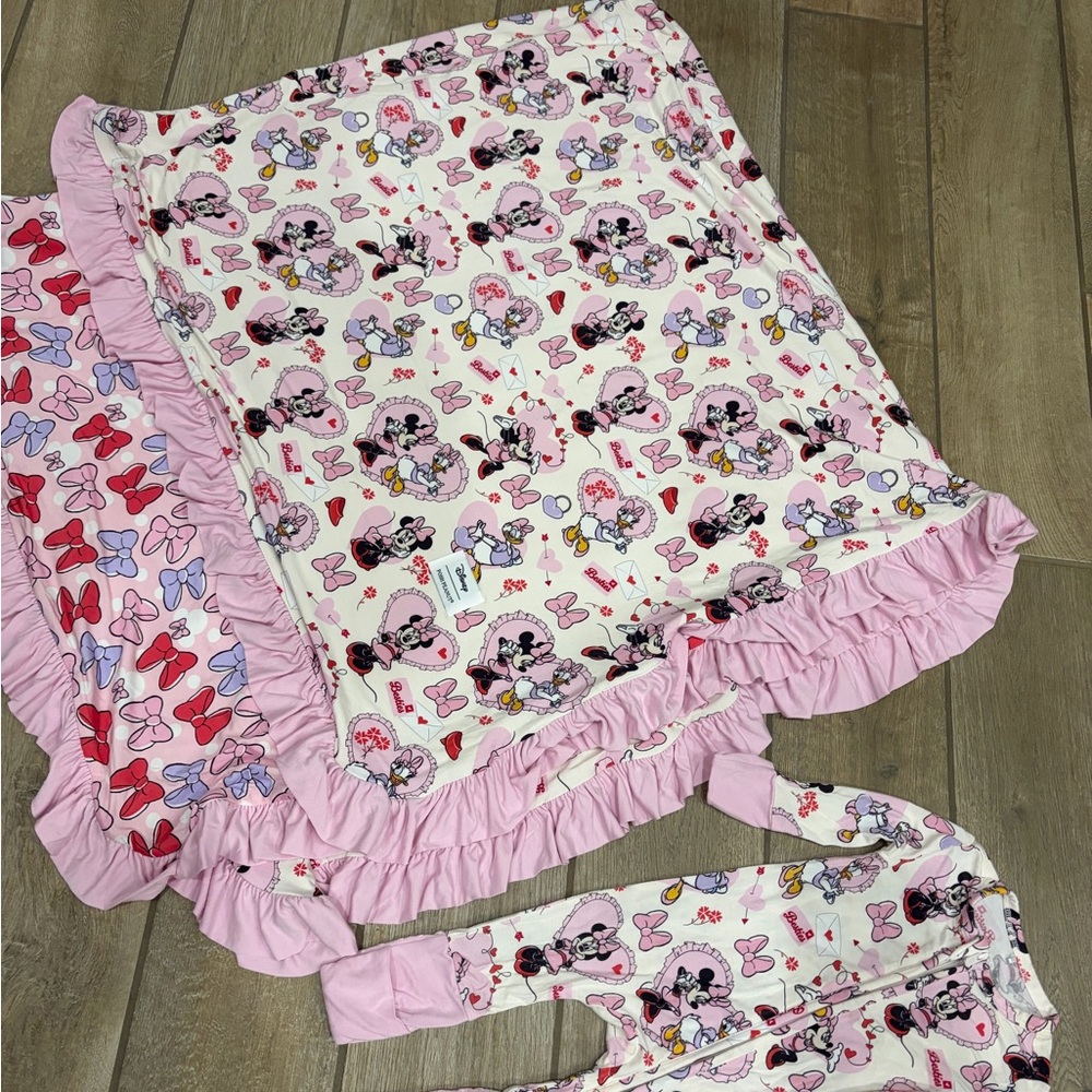 Posh Peanut disney Minnie mouse and Daisy Big blanket and footie set - Picture 2 of 6